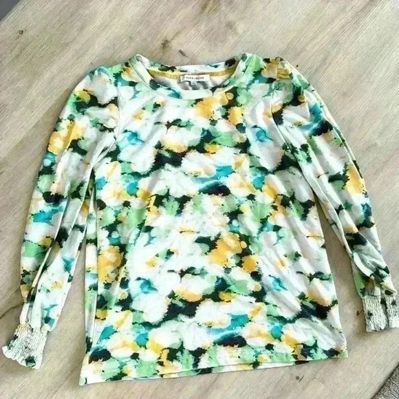 Rose + Olive sweater size medium - Picture 1 of 3